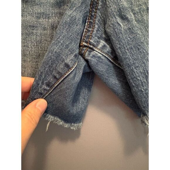 Universal Thread Women's Distressed Denim Shorts Blue Size 8 Casual - Picture 6 of 9